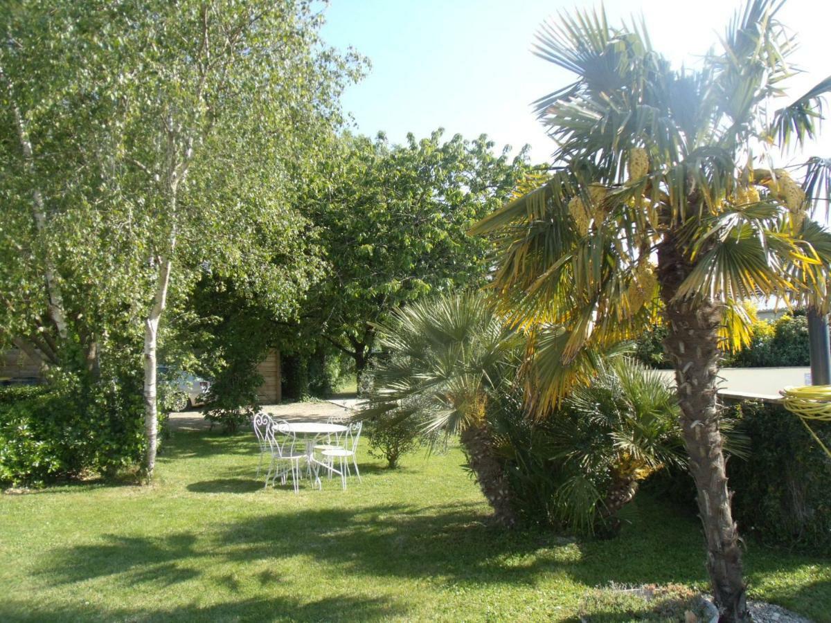 Le Clos Des Palmiers Saint-Ouen-d'Aunis Luaran gambar